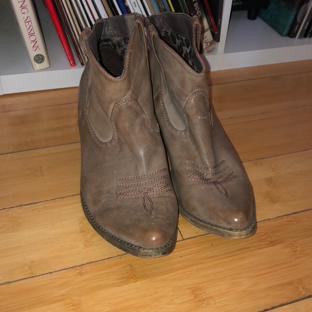 Very Volatile Ankle Cowboy boots